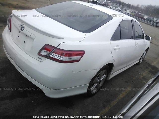 4T1BF3EK3BU689705 - 2011 TOYOTA CAMRY SE/LE/XLE WHITE photo 4