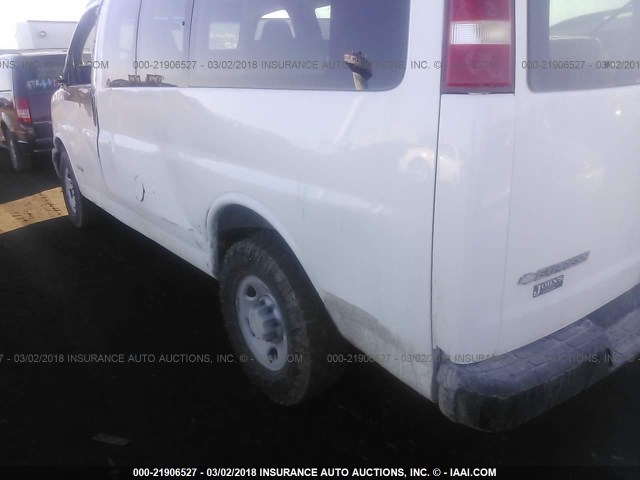 1GAGG25U231156291 - 2003 CHEVROLET EXPRESS G2500  WHITE photo 6