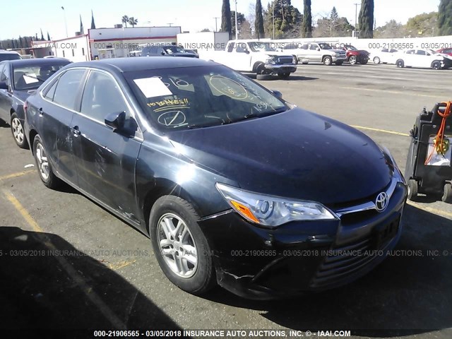 4T1BF1FK0GU586865 - 2016 TOYOTA CAMRY LE/XLE/SE/XSE Dark Blue photo 1