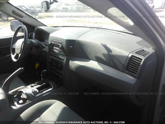 1J4HR48N75C597406 - 2005 JEEP GRAND CHEROKEE LAREDO/COLUMBIA/FREEDOM 银色 照片 5