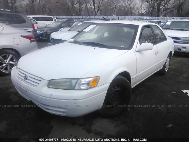 4T1BF22K5VU914760 - 1997 TOYOTA CAMRY CE/LE/XLE WHITE photo 2