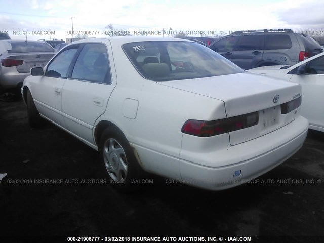 4T1BF22K5VU914760 - 1997 TOYOTA CAMRY CE/LE/XLE WHITE photo 3