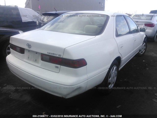 4T1BF22K5VU914760 - 1997 TOYOTA CAMRY CE/LE/XLE WHITE photo 4