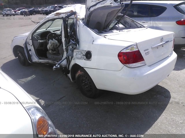 4T1BE32K25U416637 - 2005 TOYOTA CAMRY LE/XLE/SE WHITE photo 3