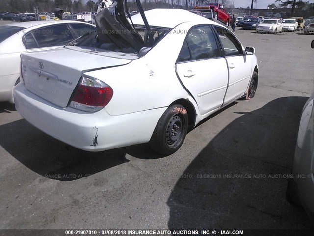 4T1BE32K25U416637 - 2005 TOYOTA CAMRY LE/XLE/SE WHITE photo 4