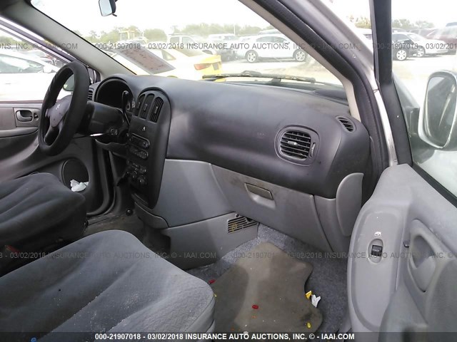 1D4GP24RX5B188328 - 2005 DODGE GRAND CARAVAN SE SILVER photo 5