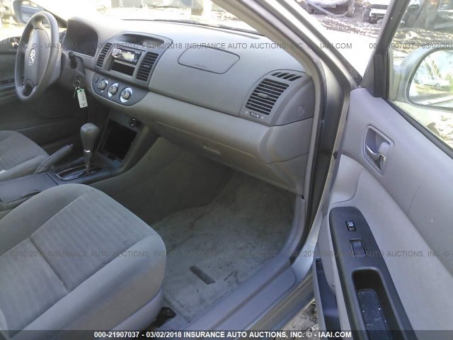4T1BE30K85U519726 - 2005 TOYOTA CAMRY LE/XLE/SE GRAY photo 5