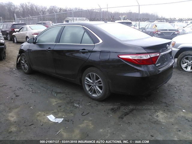 4T1BF1FK0HU273316 - 2017 TOYOTA CAMRY LE/XLE/SE/XSE Schwarz Foto 3