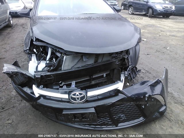 4T1BF1FK0HU273316 - 2017 TOYOTA CAMRY LE/XLE/SE/XSE Schwarz Foto 6