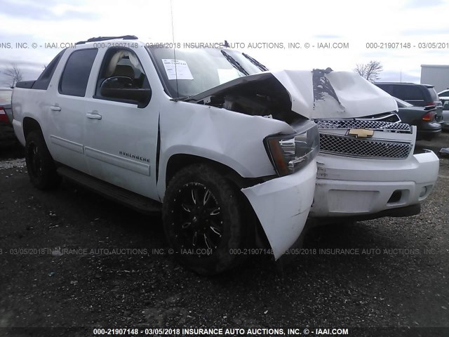 3GNMCFE09BG101824 - 2011 CHEVROLET AVALANCHE LT WHITE photo 1