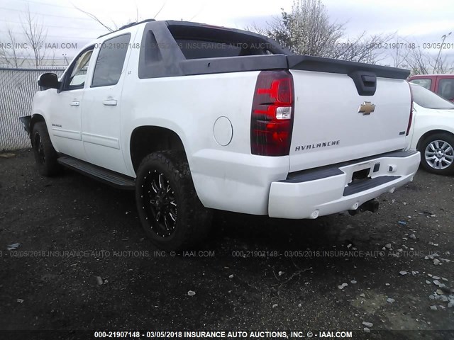 3GNMCFE09BG101824 - 2011 CHEVROLET AVALANCHE LT WHITE photo 3