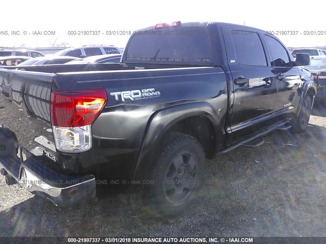 5TFDW5F17BX160125 - 2011 TOYOTA TUNDRA CREWMAX SR5 BLACK photo 4