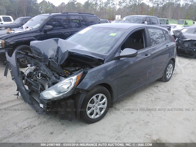 KMHCT5AE5DU087724 - 2013 HYUNDAI ACCENT GLS/GS GRAY photo 2