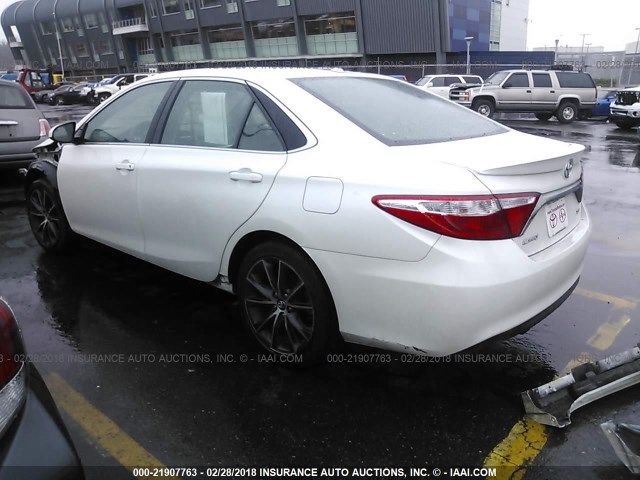 4T1BF1FKXGU220170 - 2016 TOYOTA CAMRY LE/XLE/SE/XSE WHITE photo 3