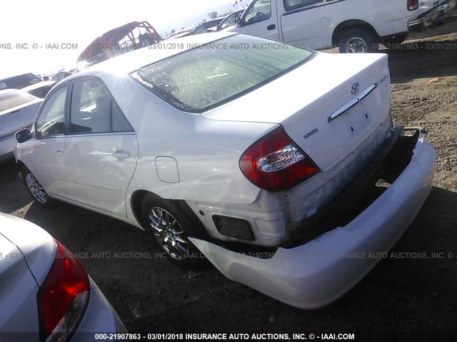 JTDBE32K930165768 - 2003 TOYOTA CAMRY LE/XLE WHITE photo 3