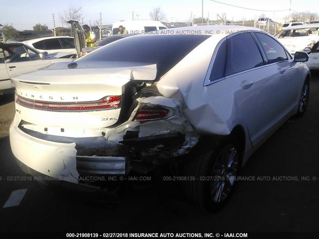 3LN6L2LU2DR805706 - 2013 LINCOLN MKZ HYBRID WHITE photo 4