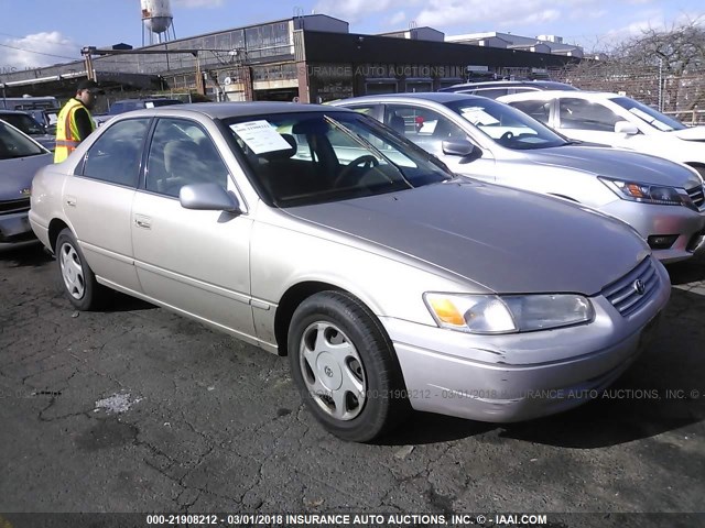 JT2BF22K2W0116156 - 1998 TOYOTA CAMRY CE/LE/XLE GOLD photo 1