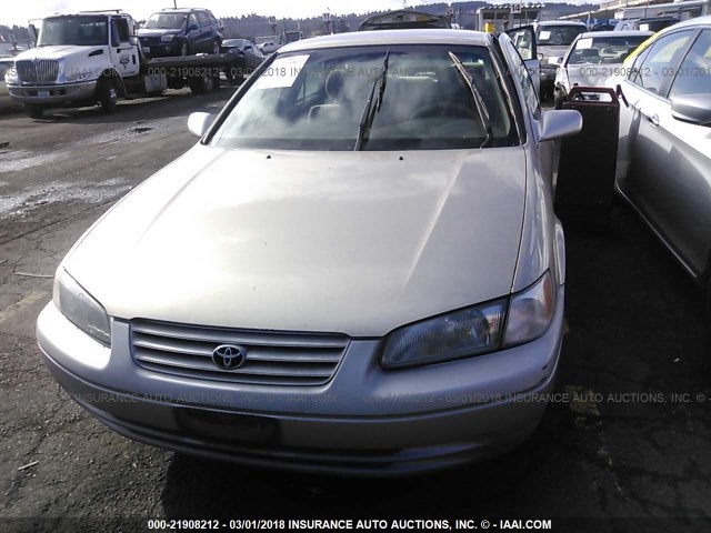 JT2BF22K2W0116156 - 1998 TOYOTA CAMRY CE/LE/XLE 金色 照片 6