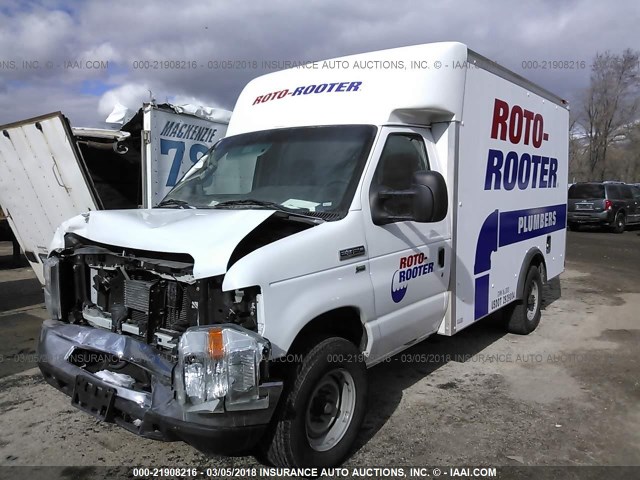 1FDSE3FL3CDB38105 - 2012 FORD ECONOLINE WHITE photo 2