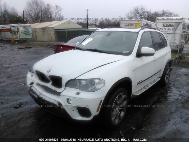5UXZV8C57DL892555 - 2013 BMW X5 XDRIVE50I WHITE photo 2