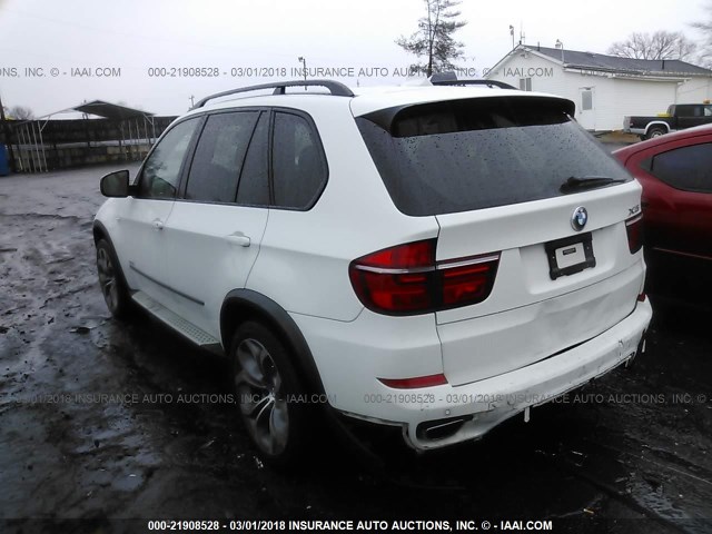 5UXZV8C57DL892555 - 2013 BMW X5 XDRIVE50I WHITE photo 3