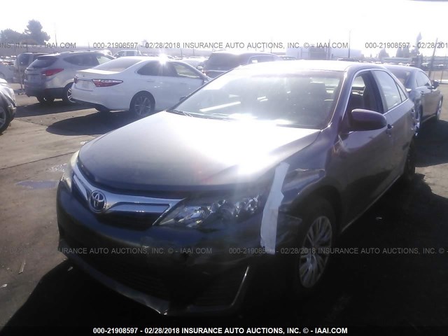 4T4BF1FK0CR253257 - 2012 TOYOTA CAMRY SE/LE/XLE GRAY photo 2