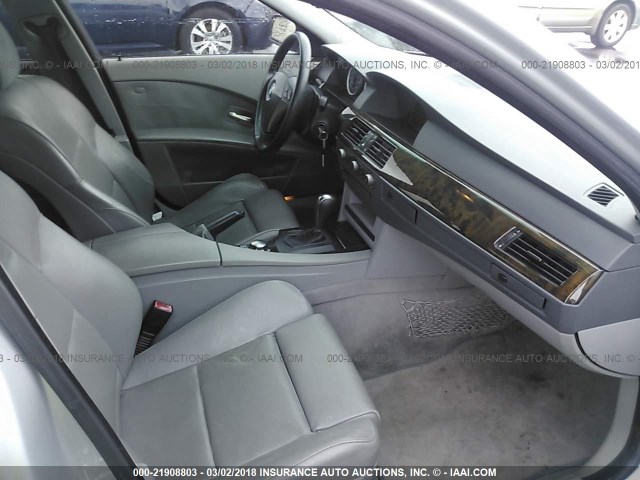 WBANB33594B112943 - 2004 BMW 545 I SILVER photo 5