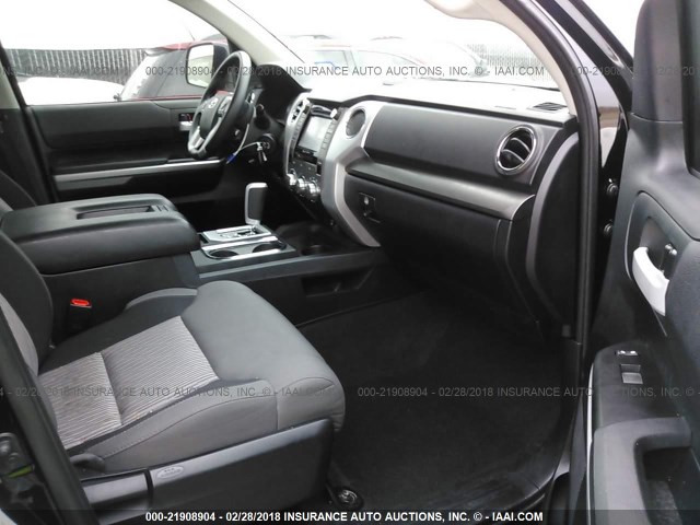 5TFRM5F14GX107112 - 2016 TOYOTA TUNDRA DOUBLE CAB SR/SR5 BLACK photo 5