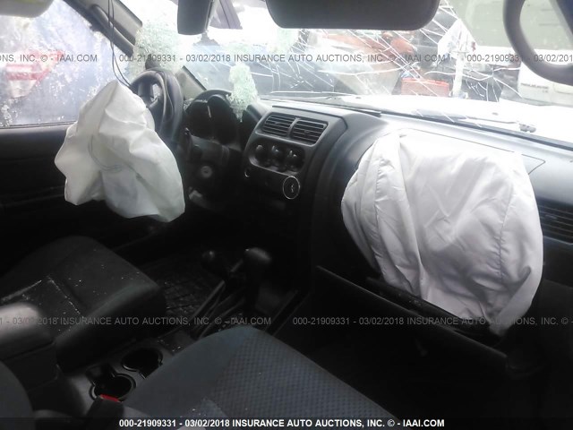 5N1ED28Y12C563863 - 2002 NISSAN XTERRA XE/SE WHITE photo 5