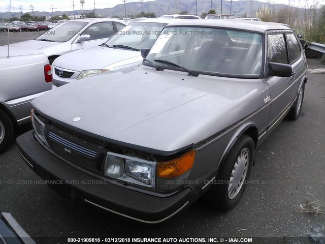 YS3AT35L9F1018203 - 1985 SAAB 900 SILVER photo 2