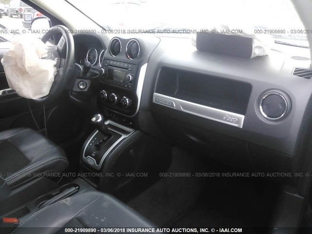 1C4NJCEB5ED618011 - 2014 JEEP COMPASS LATITUDE Schwarz Foto 5