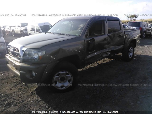 3TMLU4EN8BM058113 - 2011 TOYOTA TACOMA DOUBLE CAB ყავისფერი ფოტო 2