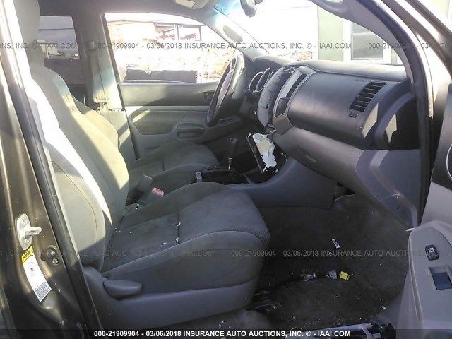 3TMLU4EN8BM058113 - 2011 TOYOTA TACOMA DOUBLE CAB ყავისფერი ფოტო 5