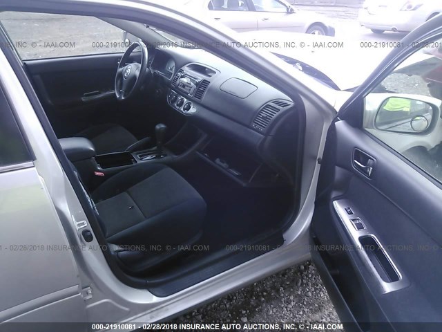 4T1BF32K03U556907 - 2003 TOYOTA CAMRY LE/XLE/SE Gümüş foto 5