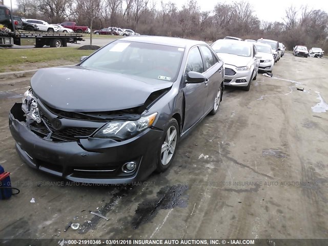 4T1BF1FK1DU658586 - 2013 TOYOTA CAMRY L/SE/LE/XLE 灰色 照片 2