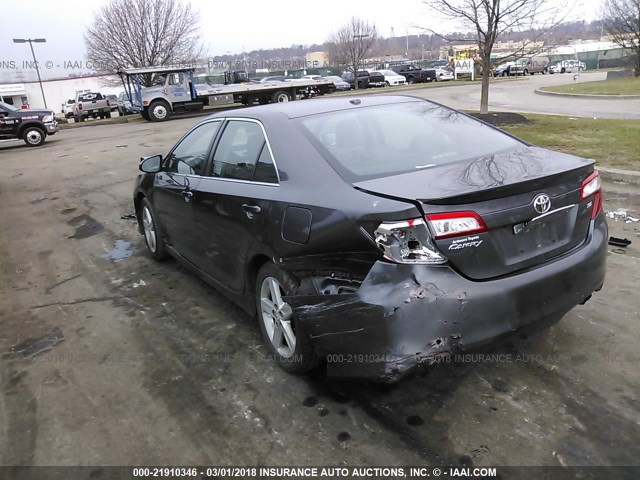 4T1BF1FK1DU658586 - 2013 TOYOTA CAMRY L/SE/LE/XLE GRAY photo 3