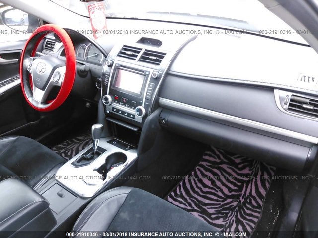 4T1BF1FK1DU658586 - 2013 TOYOTA CAMRY L/SE/LE/XLE 灰色 照片 5