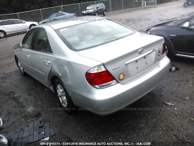 4T1BF32K16U120412 - 2006 TOYOTA CAMRY LE/XLE/SE 银色 照片 3