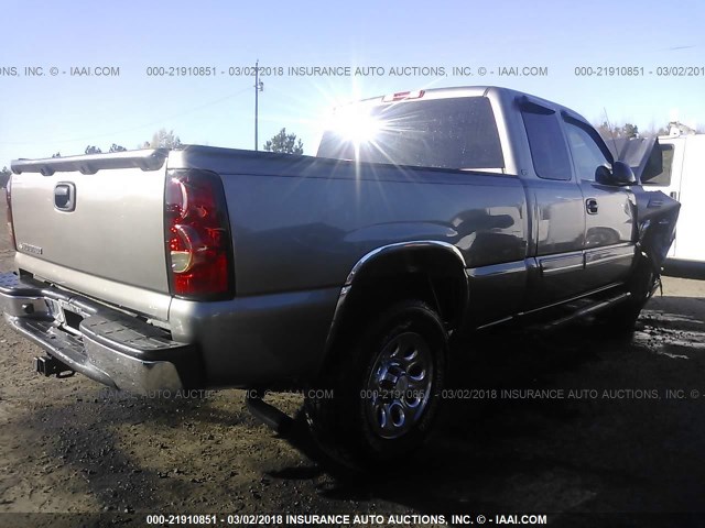 2GCEC19VX61113906 - 2006 CHEVROLET SILVERADO C1500 GRAY photo 4