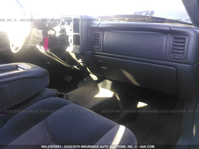 2GCEC19VX61113906 - 2006 CHEVROLET SILVERADO C1500 GRAY photo 5