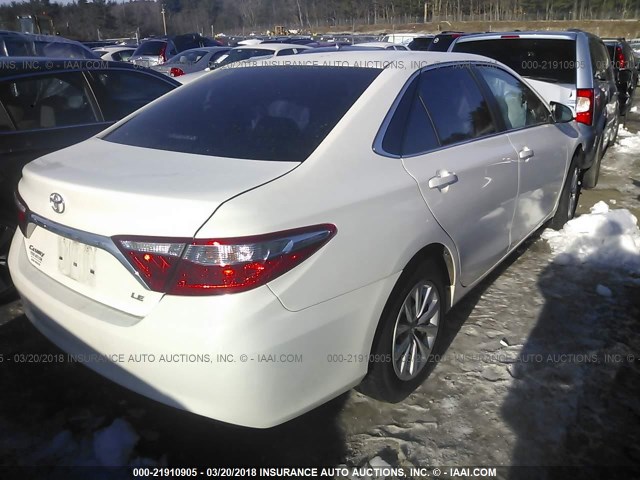 4T4BF1FK7FR454674 - 2015 TOYOTA CAMRY LE/XLE/SE/XSE WHITE photo 4
