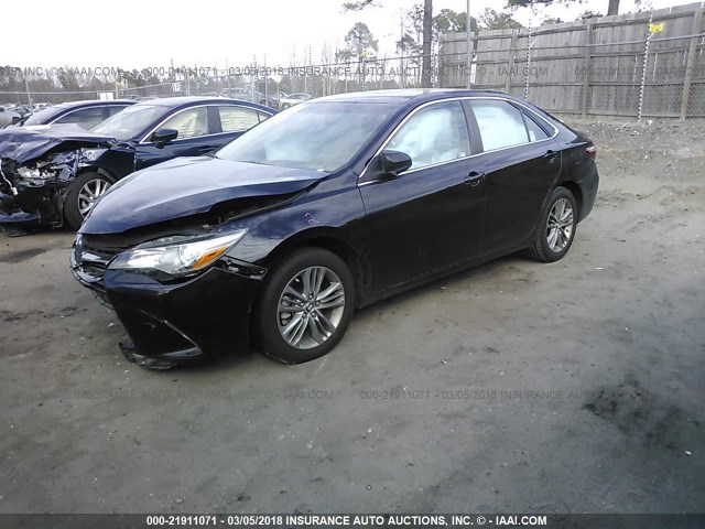 4T1BF1FK4FU115994 - 2015 TOYOTA CAMRY LE/XLE/SE/XSE BLACK photo 2