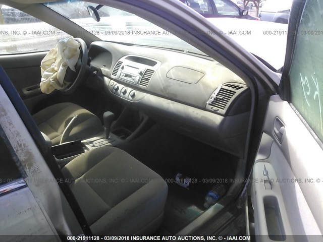 4T1BE32K44U285578 - 2004 TOYOTA CAMRY LE/XLE/SE TAN photo 5