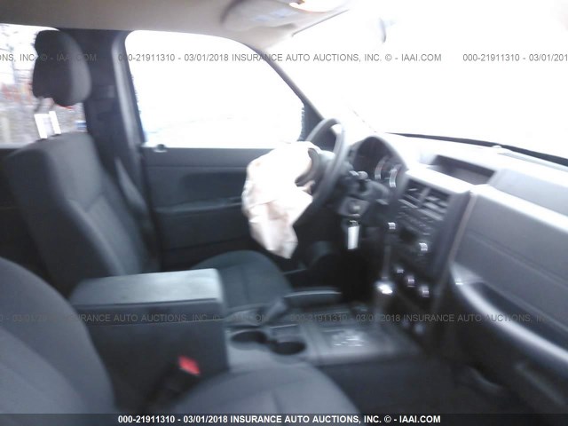 1J4PN2GK5BW542367 - 2011 JEEP LIBERTY SPORT 黑色 照片 5