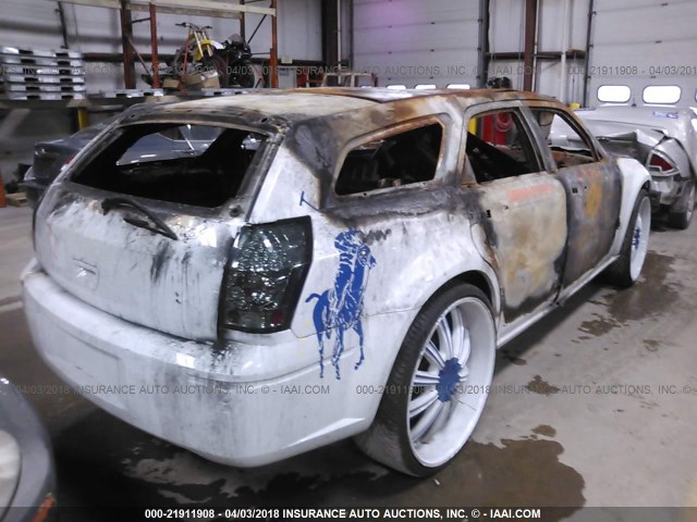 2D4FV47T46H180870 - 2006 DODGE MAGNUM SE WHITE photo 4