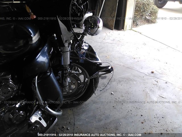 1HD1FCW133Y628160 - 2003 HARLEY-DAVIDSON FLHTCUI BLUE photo 5