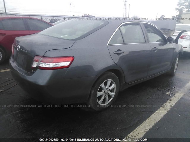 4T4BF3EK7BR190671 - 2011 TOYOTA CAMRY SE/LE/XLE Серый фото 4