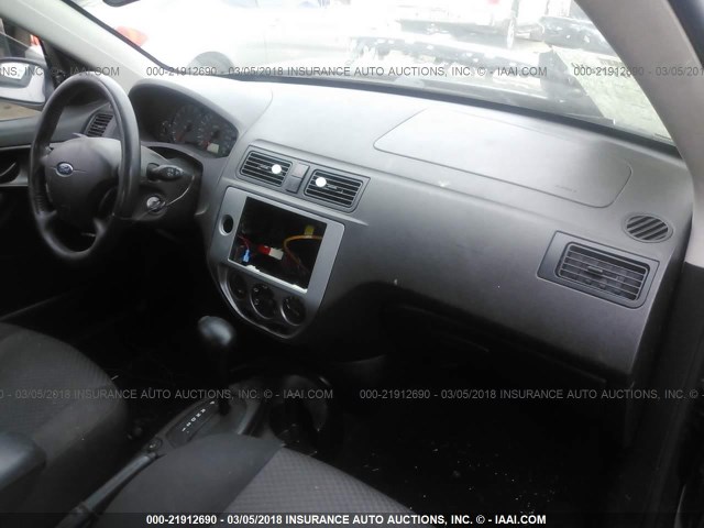 1FAHP37N27W306017 - 2007 FORD FOCUS ZX5/S/SE/SES 黑色 照片 5