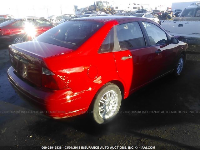 1FAHP34N27W108512 - 2007 FORD FOCUS ZX4/S/SE/SES RED photo 4