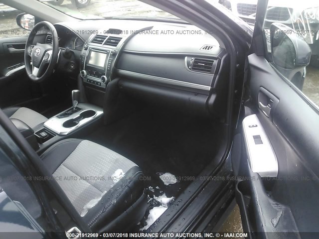 4T1BF1FK9CU185003 - 2012 TOYOTA CAMRY SE/LE/XLE BLACK photo 5